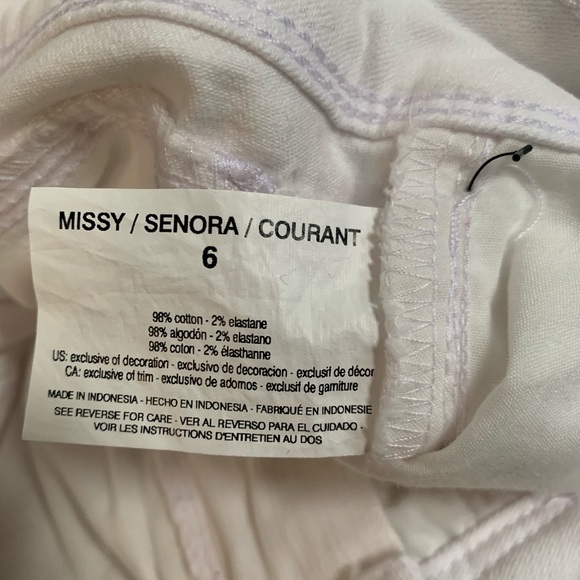 NWT Gloria Vanderbilt White Slimming Capris Sz. 6 - Picture 15 of 16